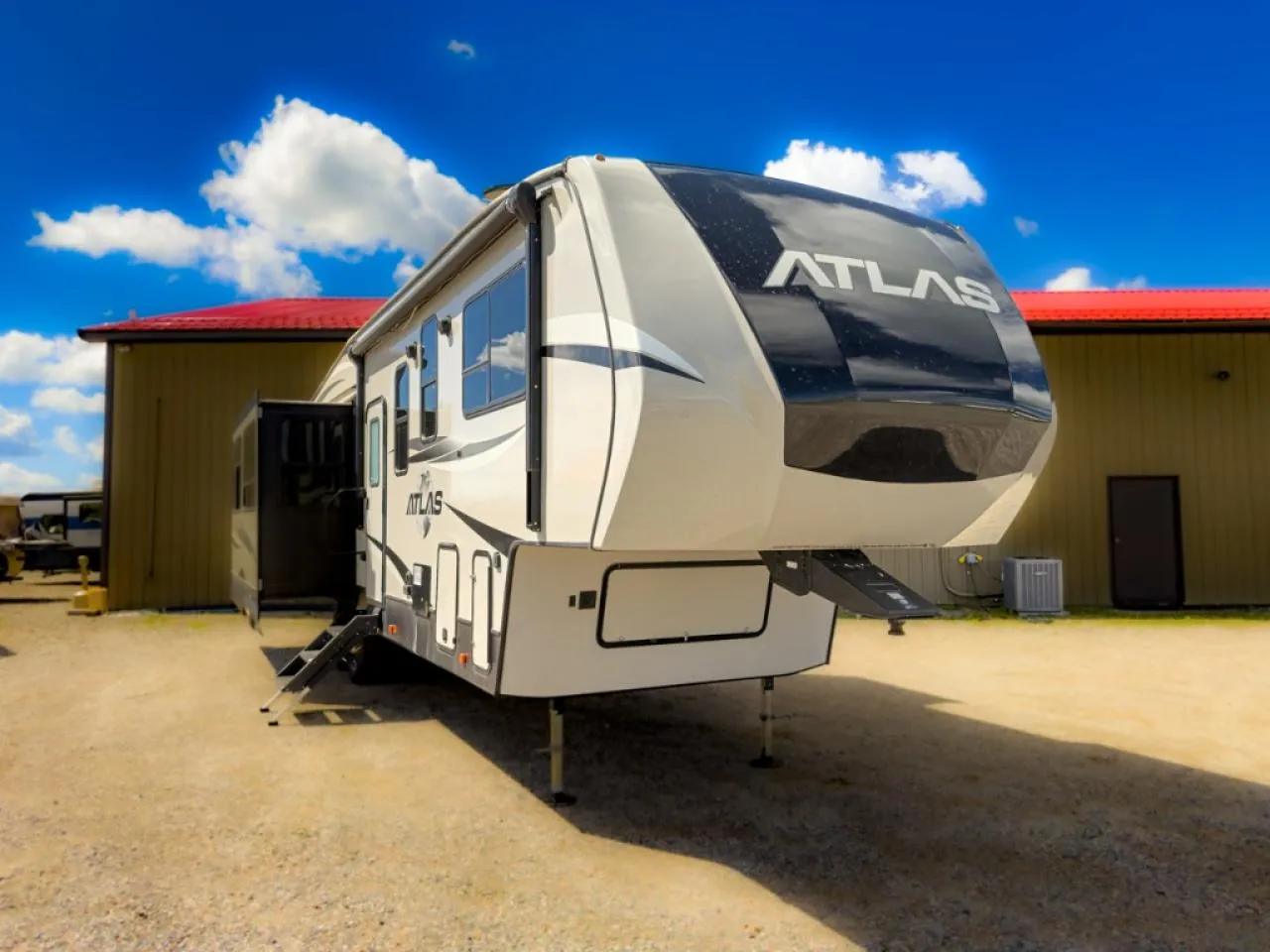 2019 Dutchmen RV Atlas 3252MBF - Photo 2