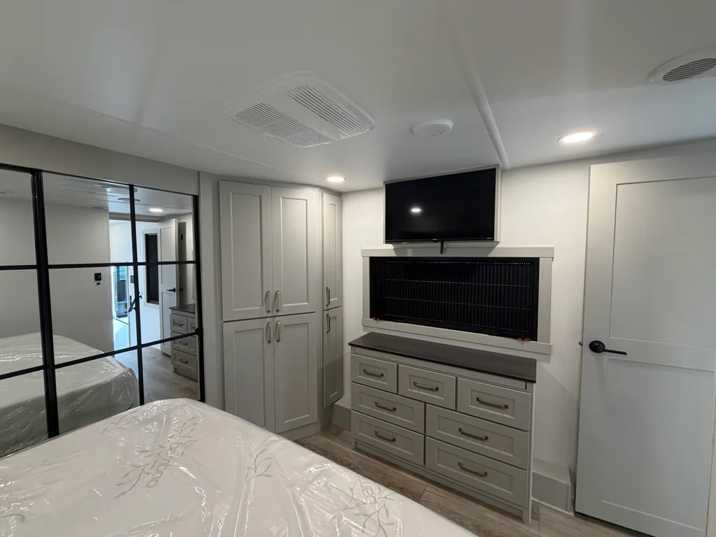 2026 Brinkley Model G 3520, Photos photo 21