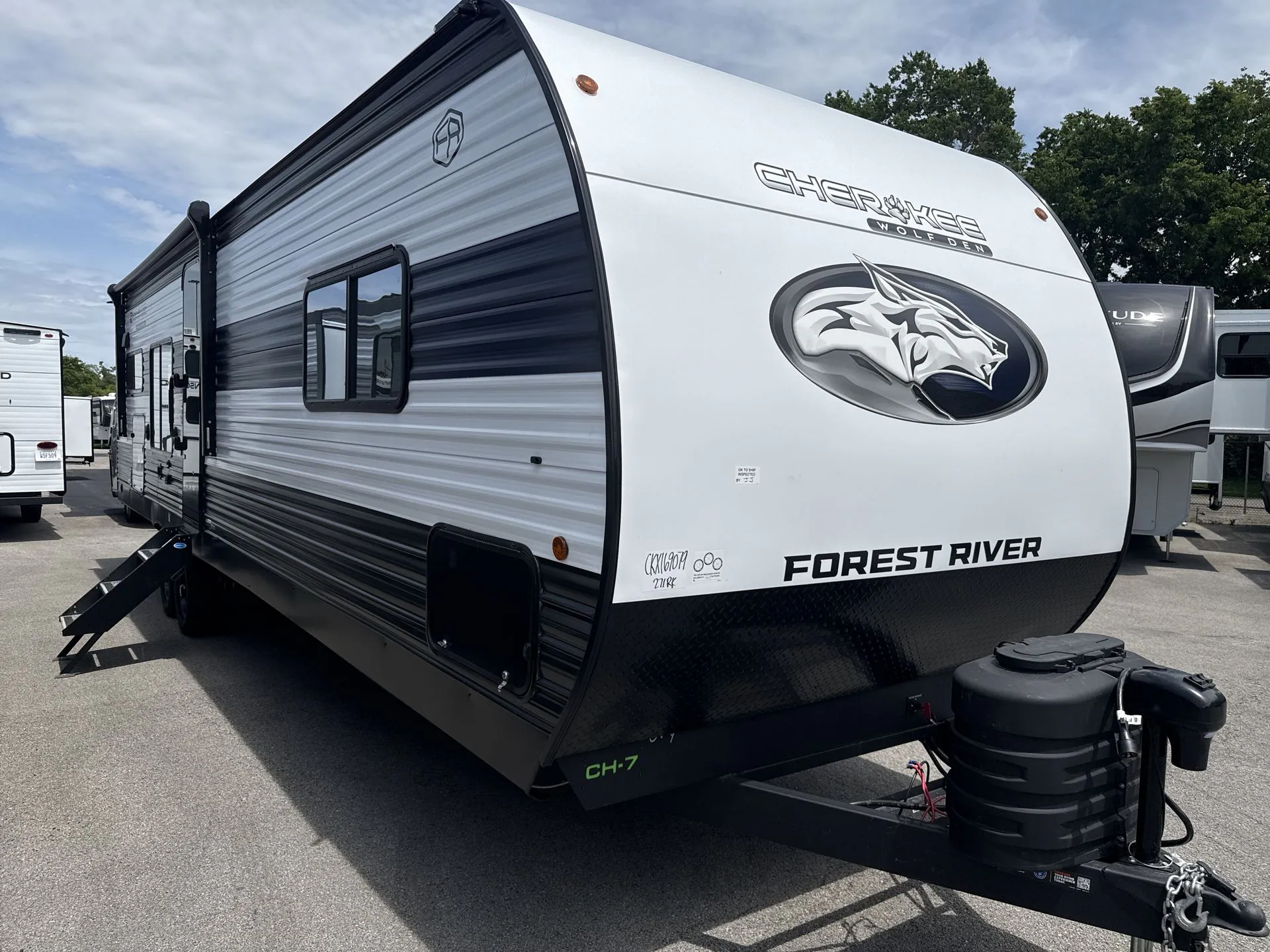 2026 Forest River Cherokee Wolf Den 271RK