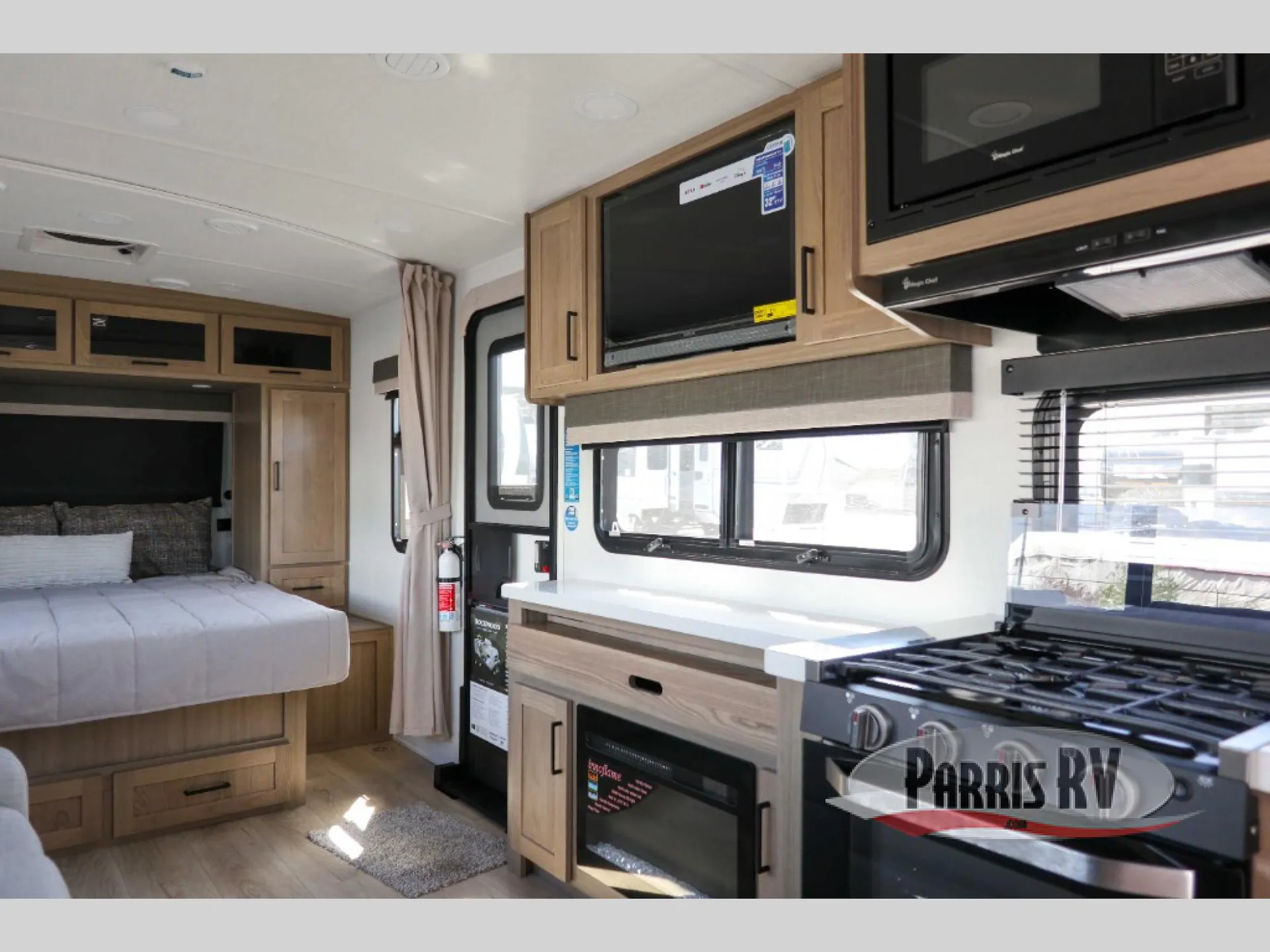2027 Forest River Rockwood Mini Lite 2524FBT — Photo 5