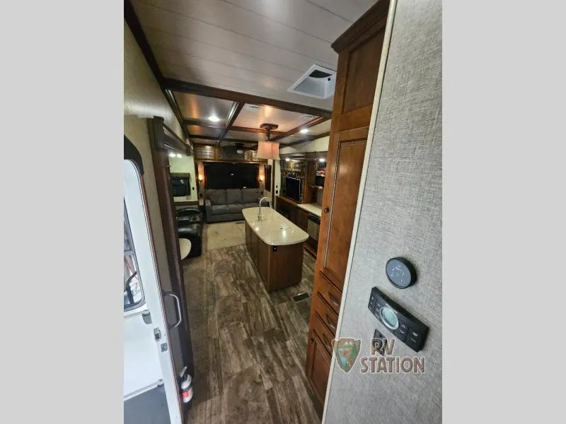 2015 Heartland Bighorn 3570RS - Photo 4
