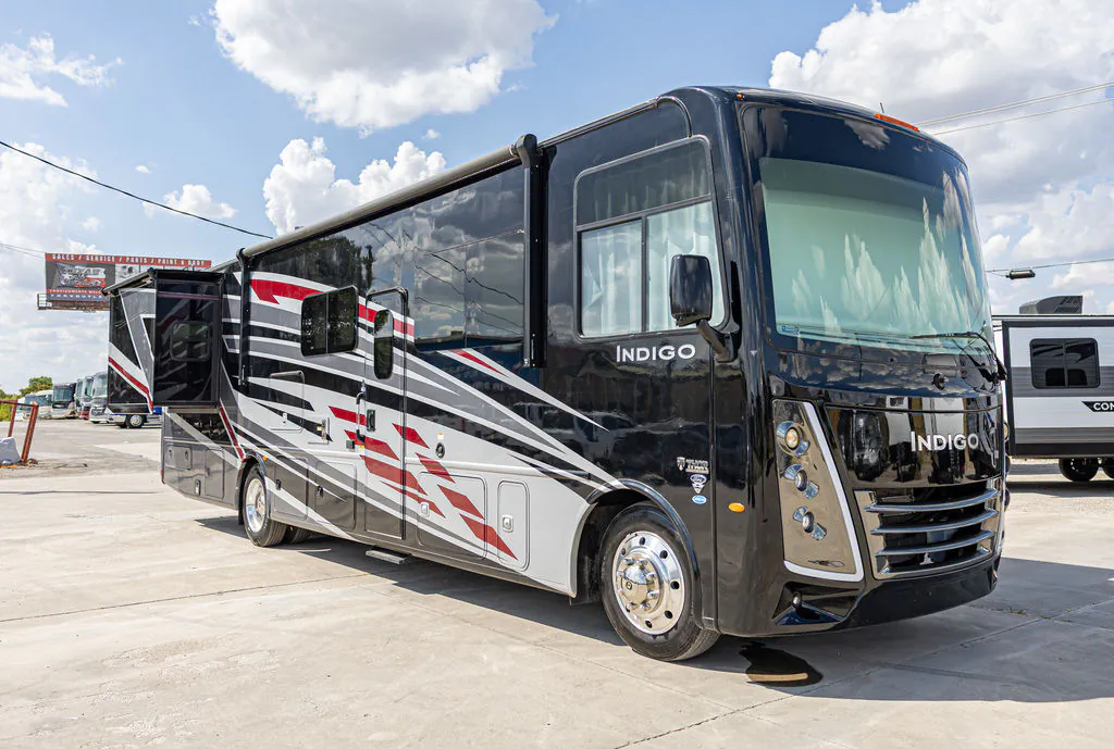 2023 Thor Motor Coach Indigo DD35 - Photo 3