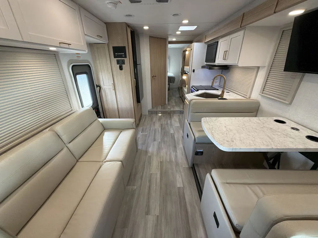 2027 Thor Motor Coach Freedom Elite 31FE, Photos photo 3