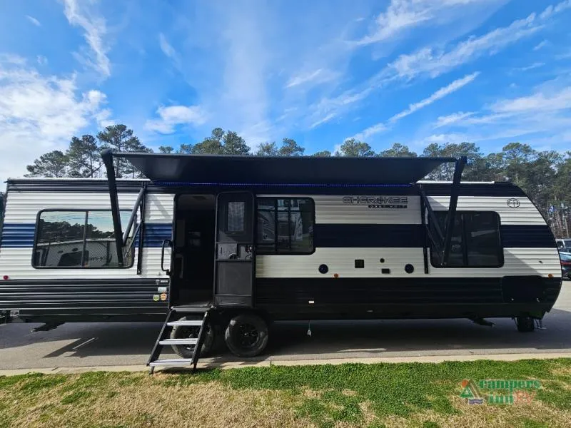 2025 Forest River Cherokee Grey Wolf 27LH - Photo 3