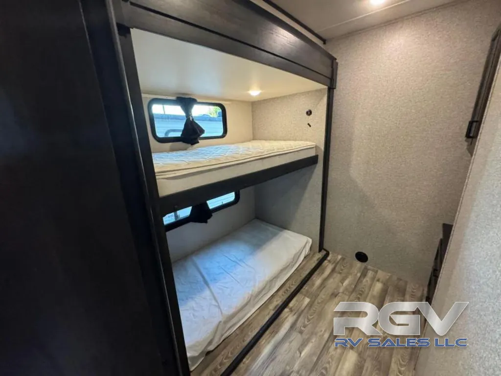 2022 Highland Ridge Silverstar XLT 354MBH, Photos photo 21