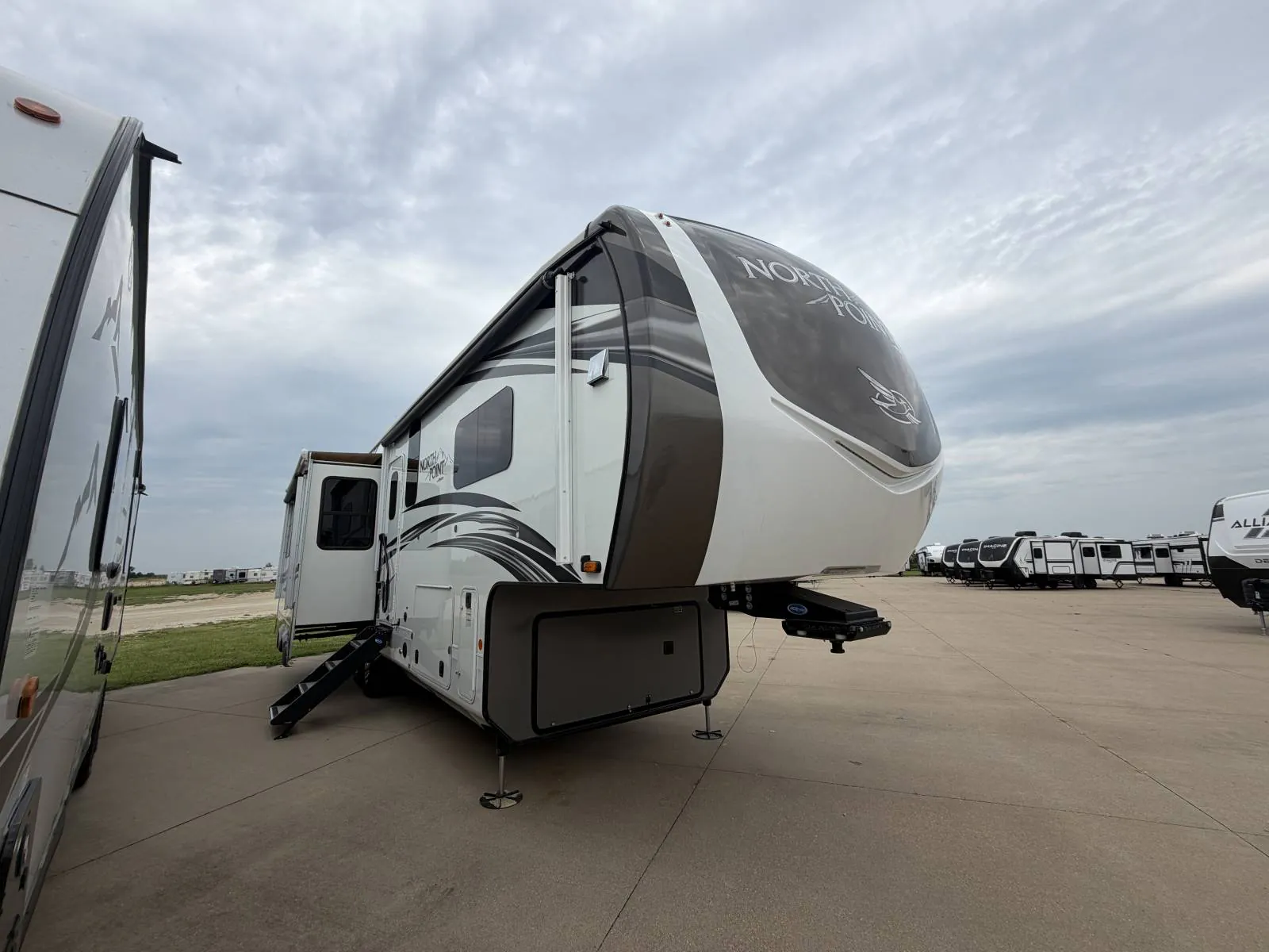 2020 Jayco North Point 310RLTS - Photo 2