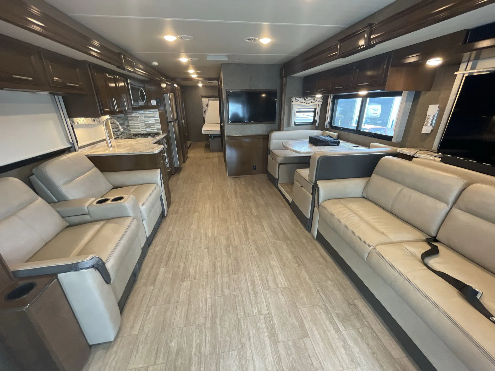 2020 Thor Motor Coach Challenger 35MQ — living area main