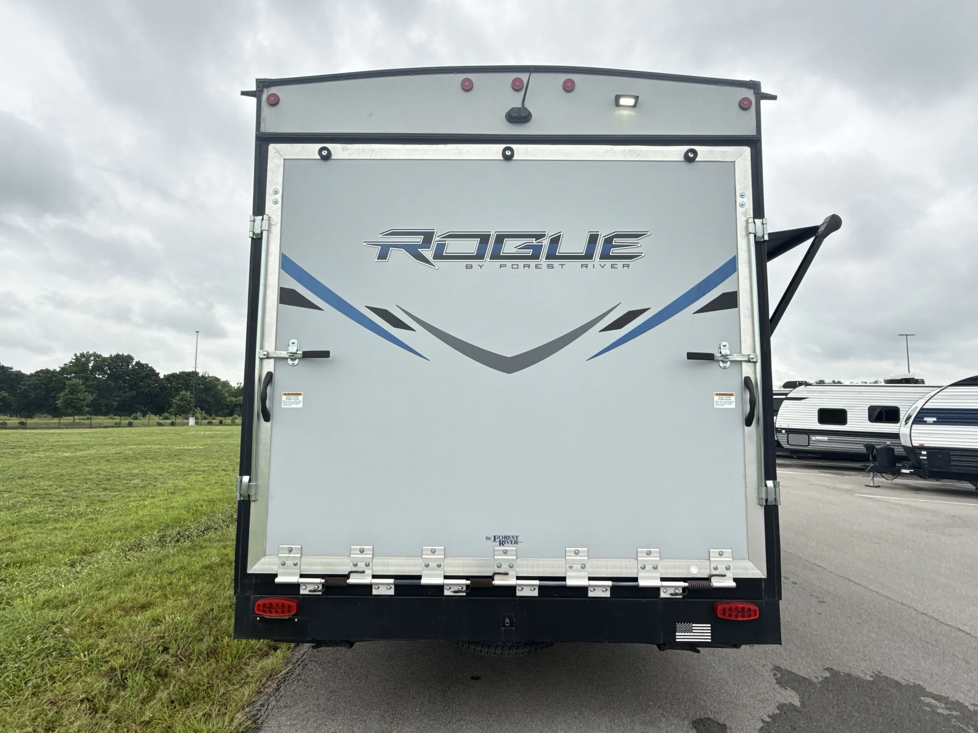 2021 Forest River Vengeance Rogue 26V — backside
