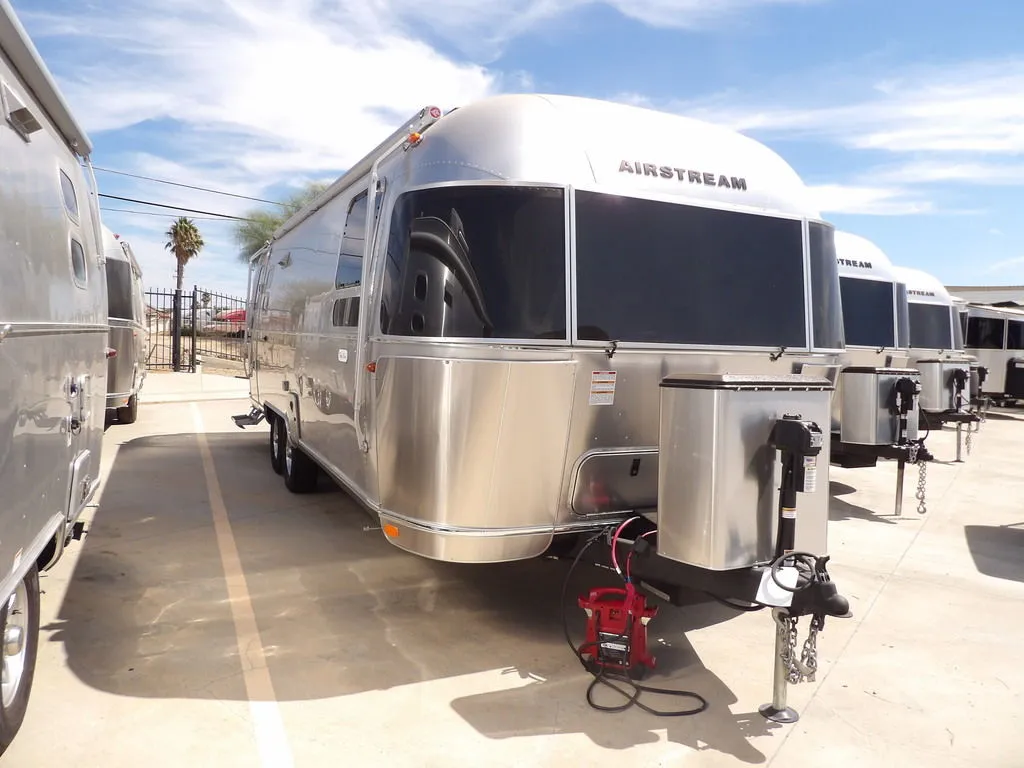 2025 Airstream Flying Cloud 27FB - Photo 3
