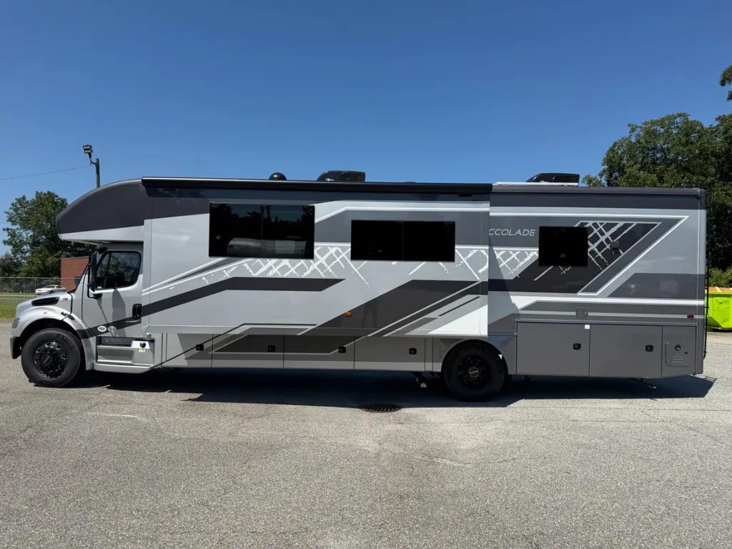 2027 Entegra Coach Accolade 37K, Photos photo 4