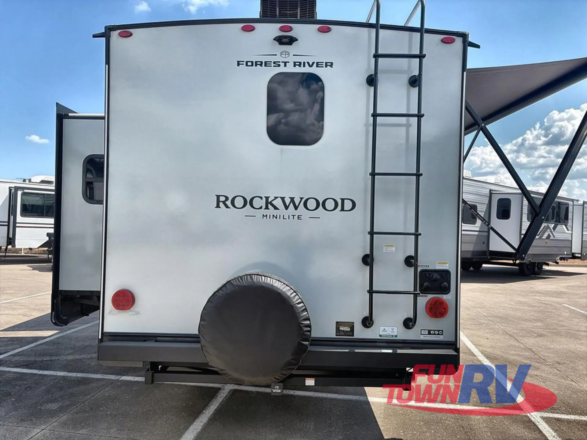 2027 Forest River Rockwood Mini Lite 2523MBR — Photo 7