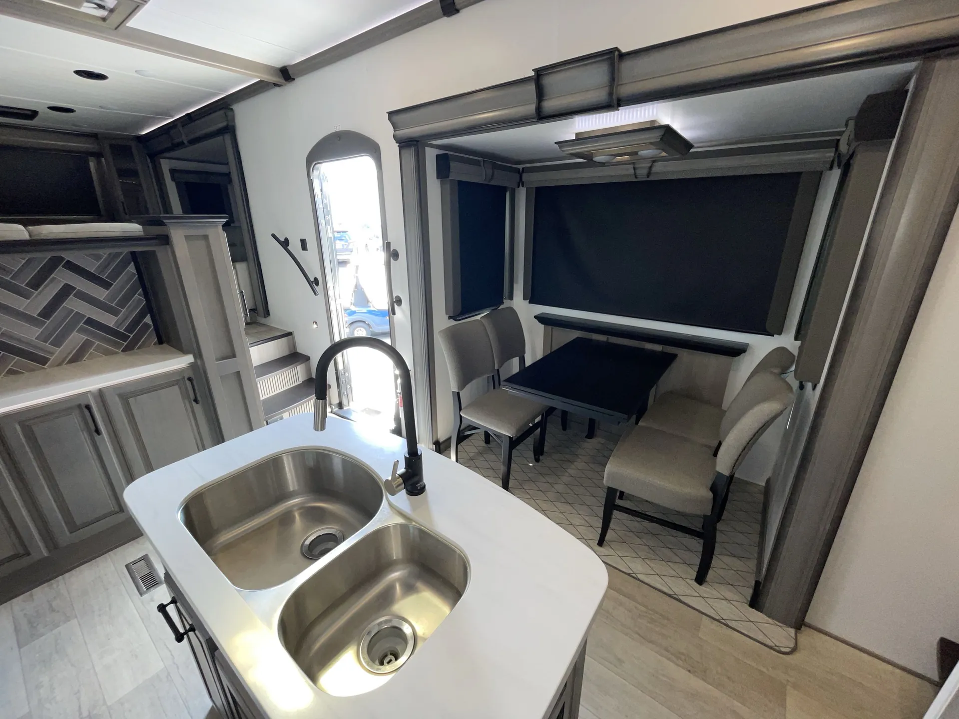 2022 Keystone Montana 3763BP — living area main