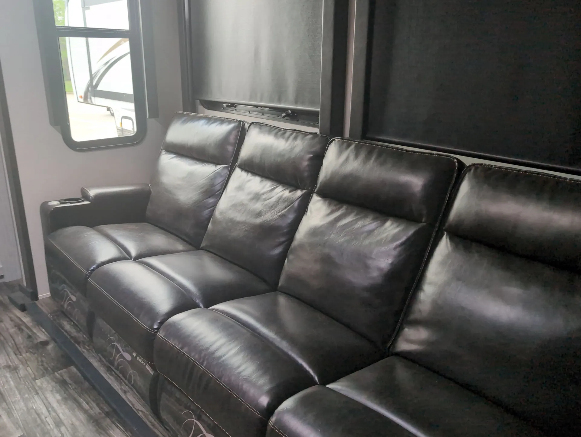 2021 Keystone Fuzion 424 — living area main