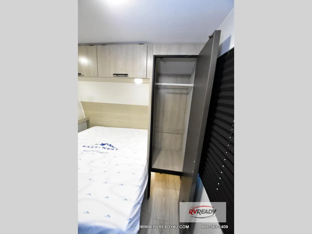 2027 East to West Della Terra 280BH, Photos photo 21