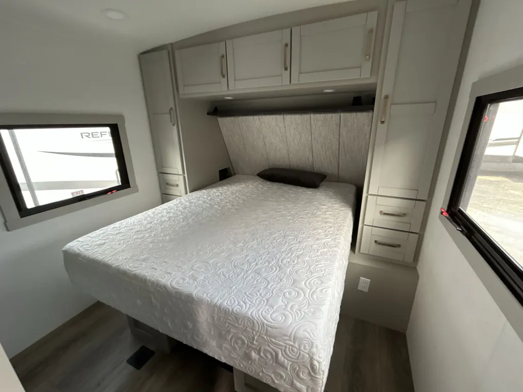 2025 Brinkley Model Z AIR 285, Photos photo 10