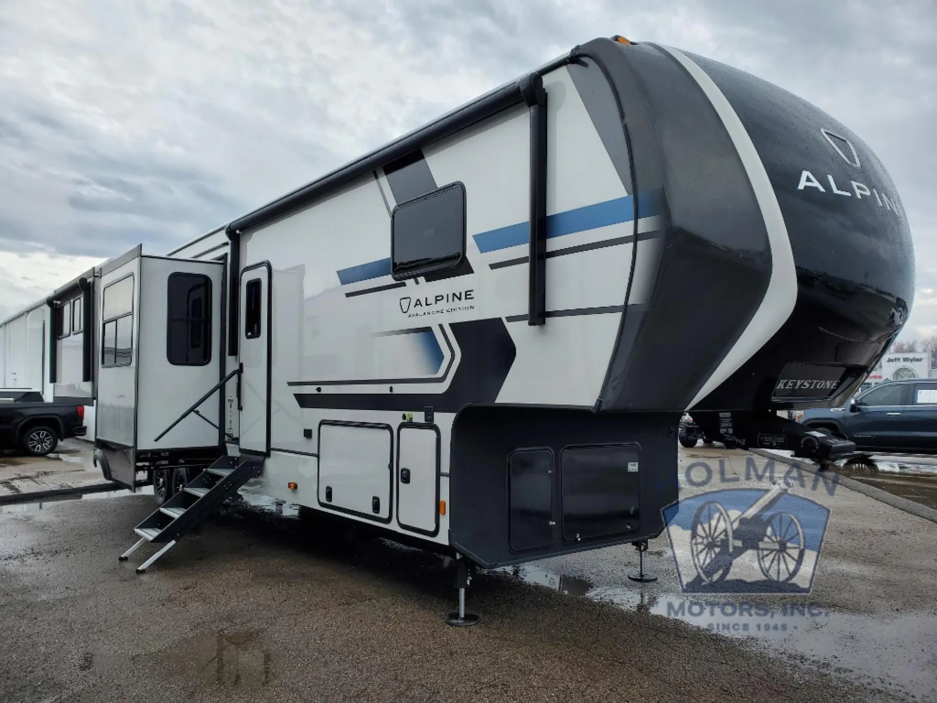 2026 Keystone Alpine Avalanche Edition 381DL - Photo 2