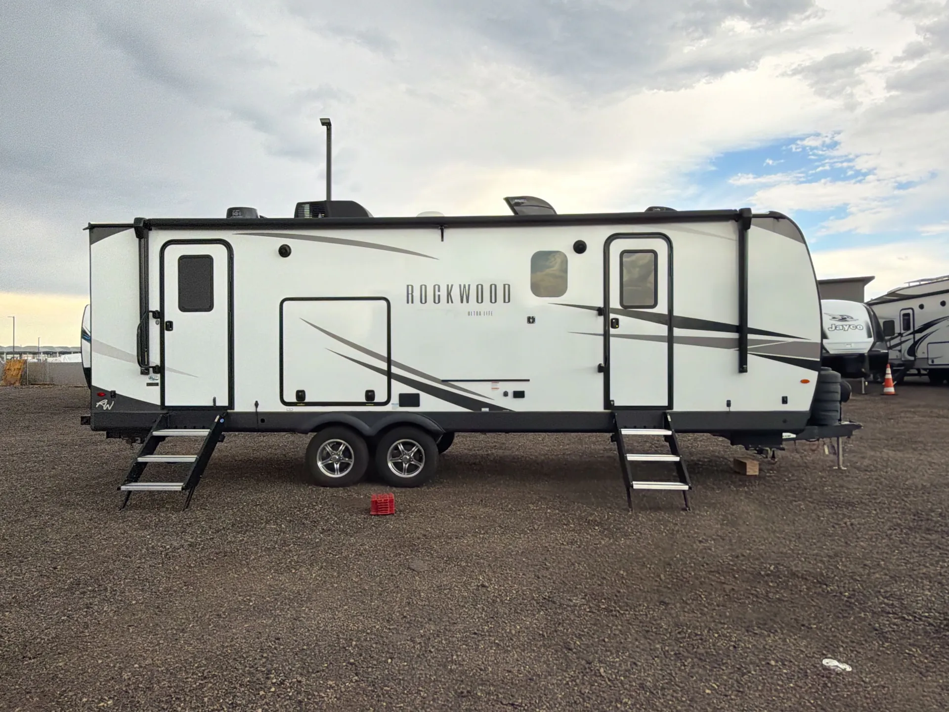 2024 Forest River Rockwood Ultra Lite 2614BS — campside