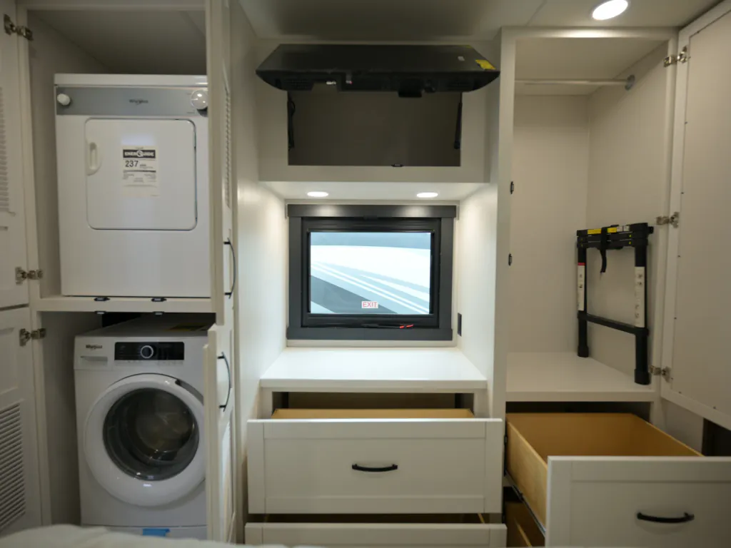 2027 Entegra Coach Accolade 37K, Photos photo 29