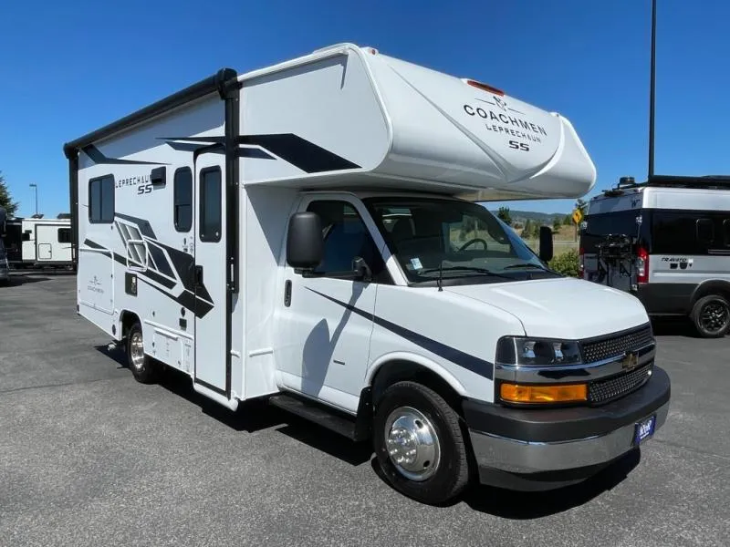 2027 Coachmen Leprechaun 210QSS CHEVY 3500 - Photo 2