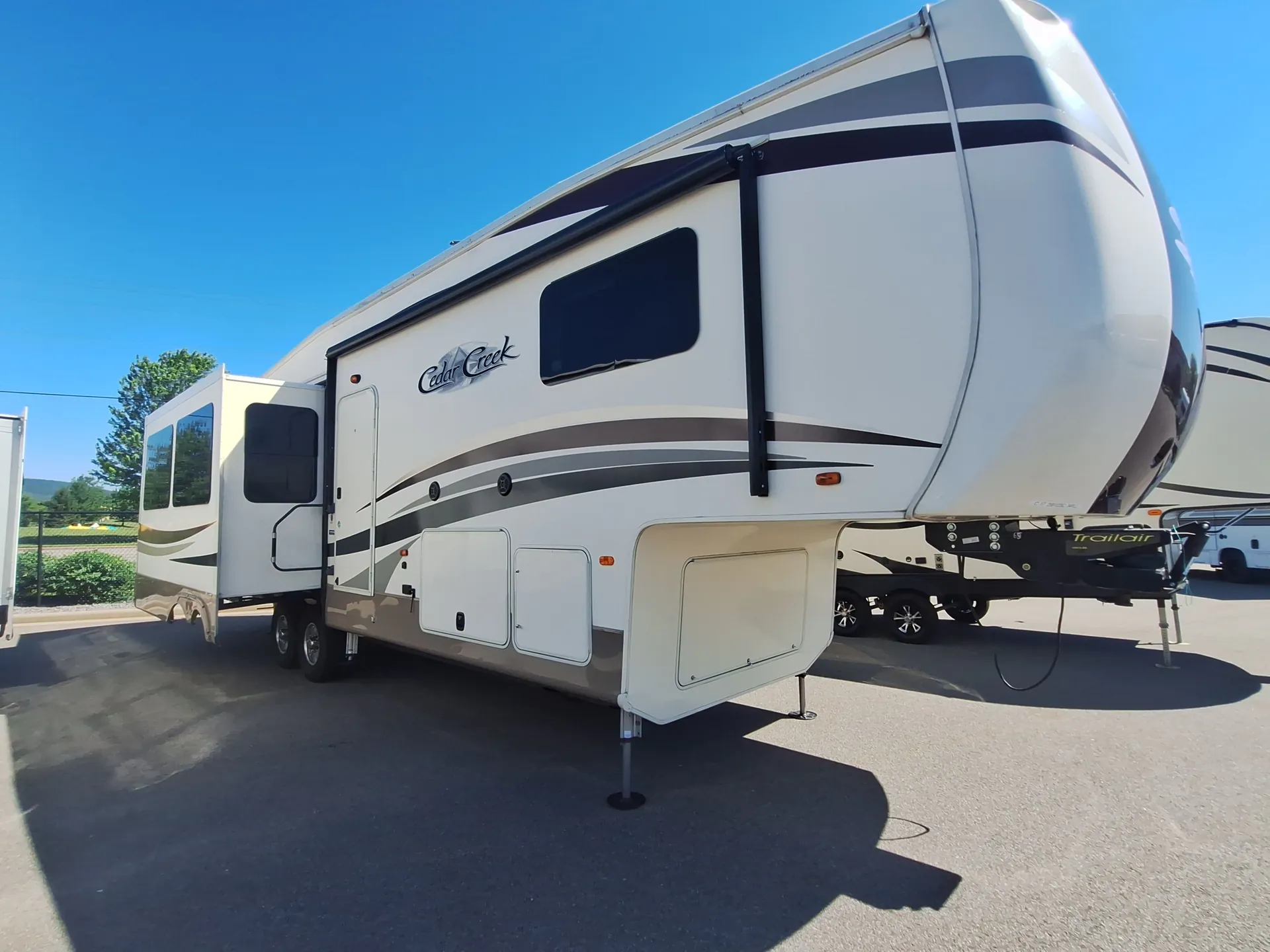 2018 Forest River Cedar Creek Hathaway Edition 34RL2 - Photo 2
