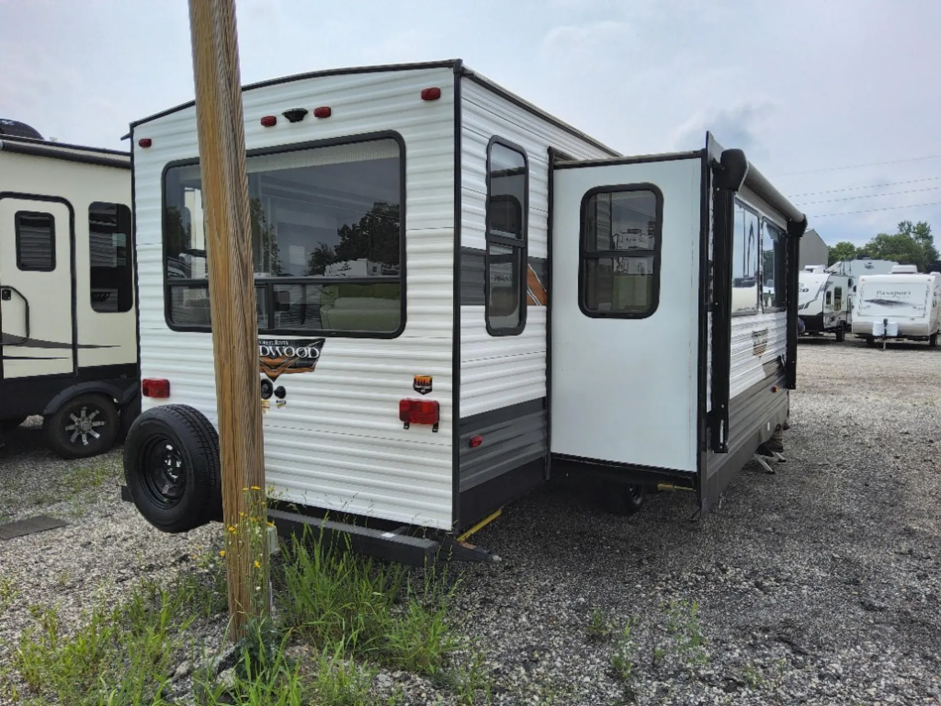 2021 Forest River Wildwood 27RE — Photo 7