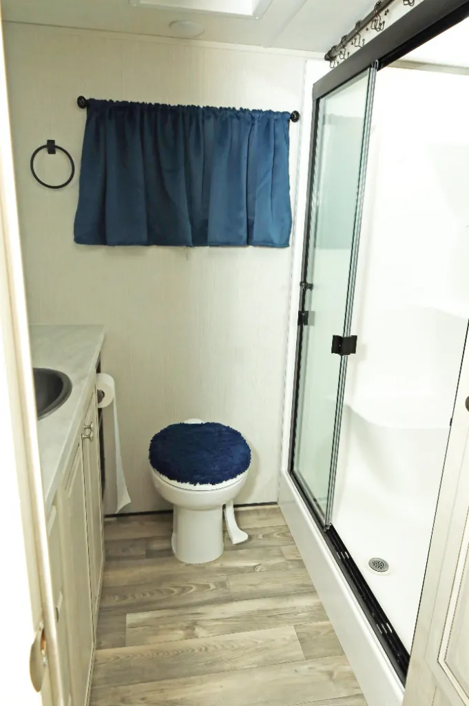 2023 Forest River Cardinal Luxury 380RLX, Photos photo 24