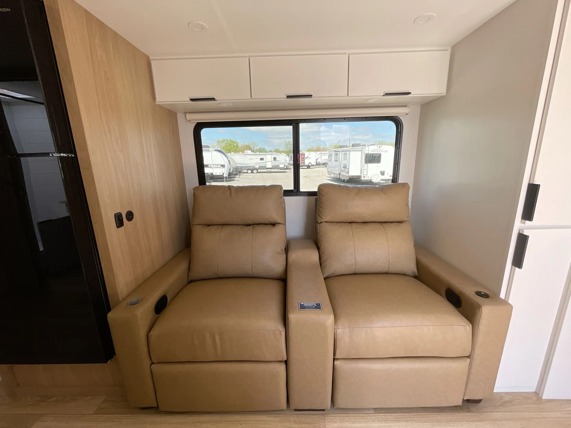2026 Winnebago Thrive 22MLS - Photo 3