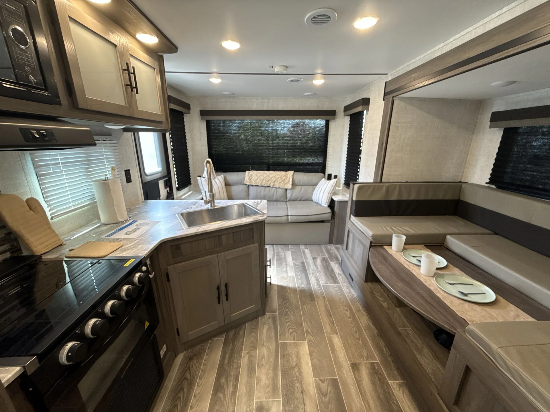 2022 Gulf Stream Ameri-Lite 24RLS — living area main