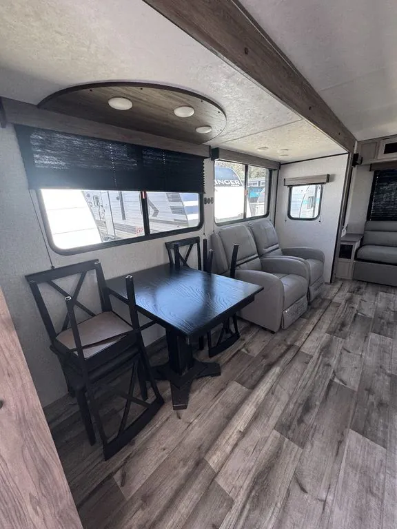 2025 CrossRoads Zinger 340LR - Photo 4