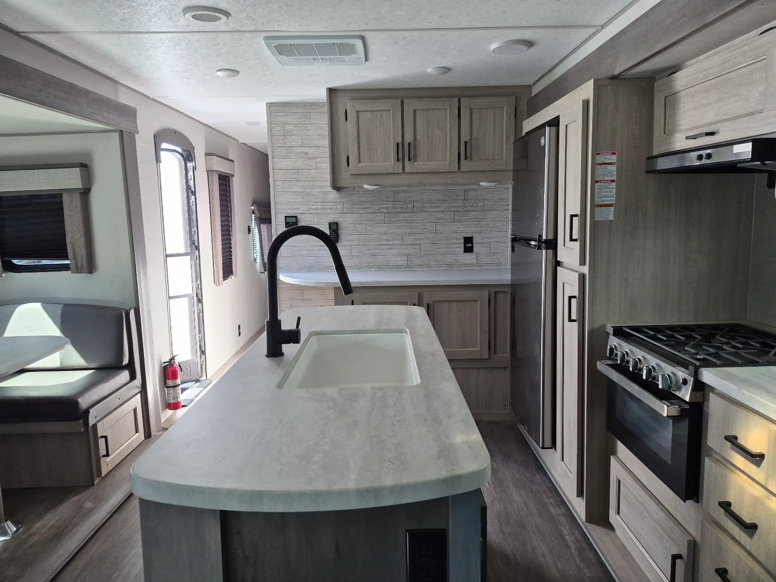 2024 Forest River Aurora 28FDS — Photo 7