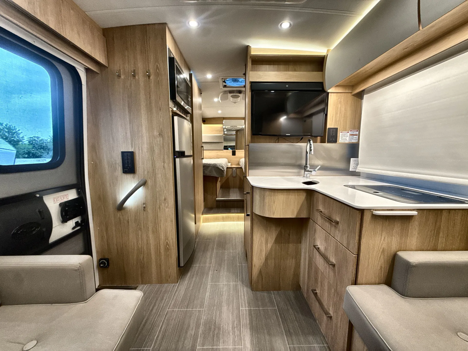 2019 Leisure Travel Wonder W24RTB — living area main