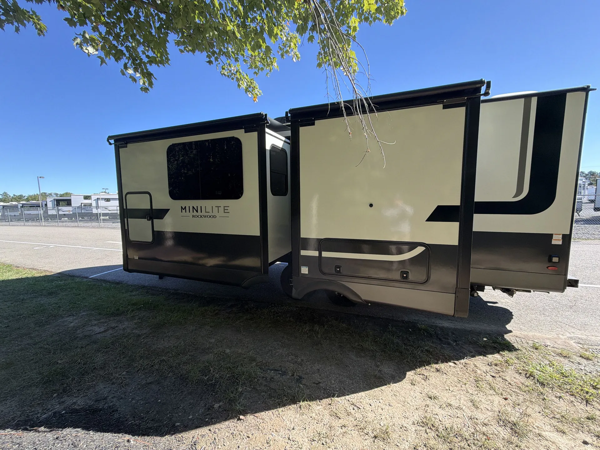 2027 Forest River Rockwood Mini Lite 2523MBR — off campside