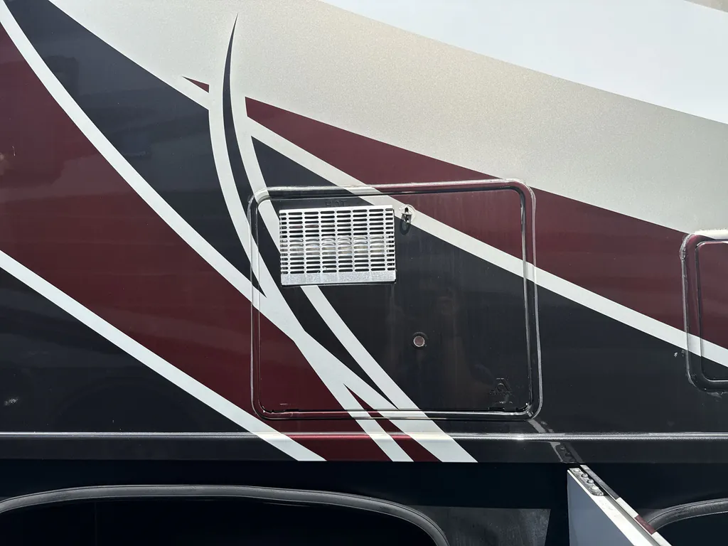 2017 Thor Motor Coach Challenger 37YT, Photos photo 22