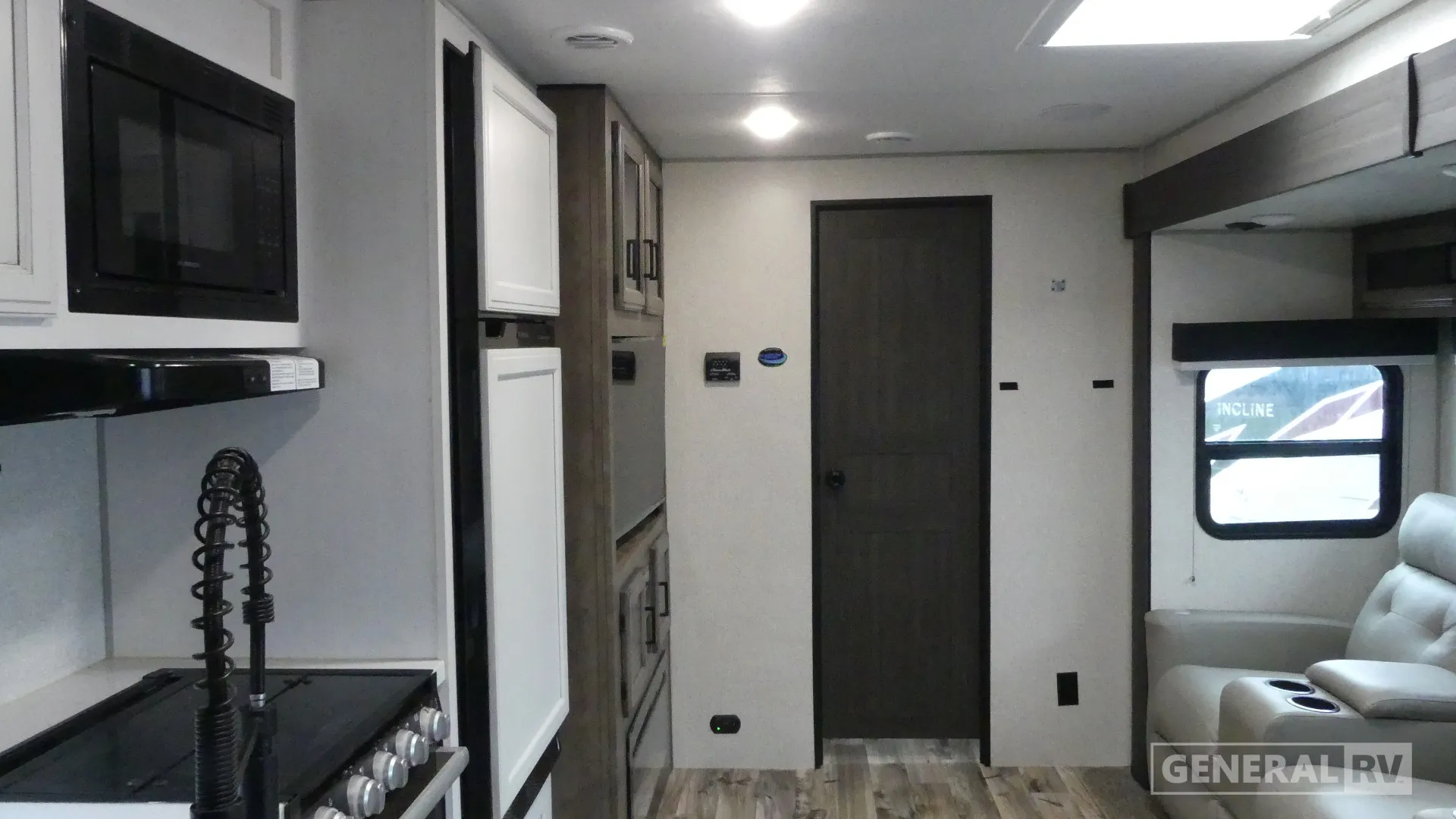 2022 Venture RV SportTrek Touring Edition 302VRB - Photo 3