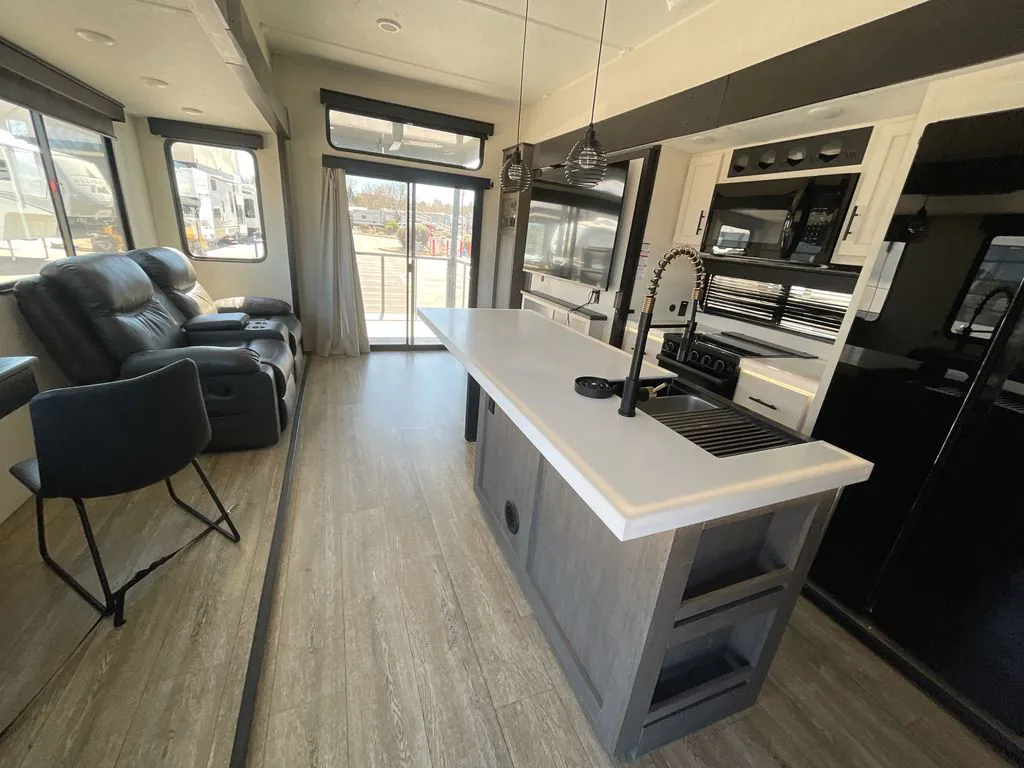2025 Forest River Cherokee Arctic Wolf 3800DECK - Photo 2