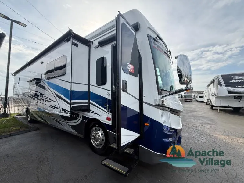 2026 Fleetwood Discovery LXE 40M - Photo 2