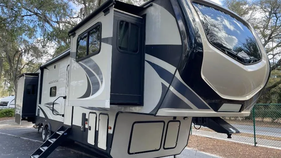 2019 Keystone Montana High Country 375FL - Main photo