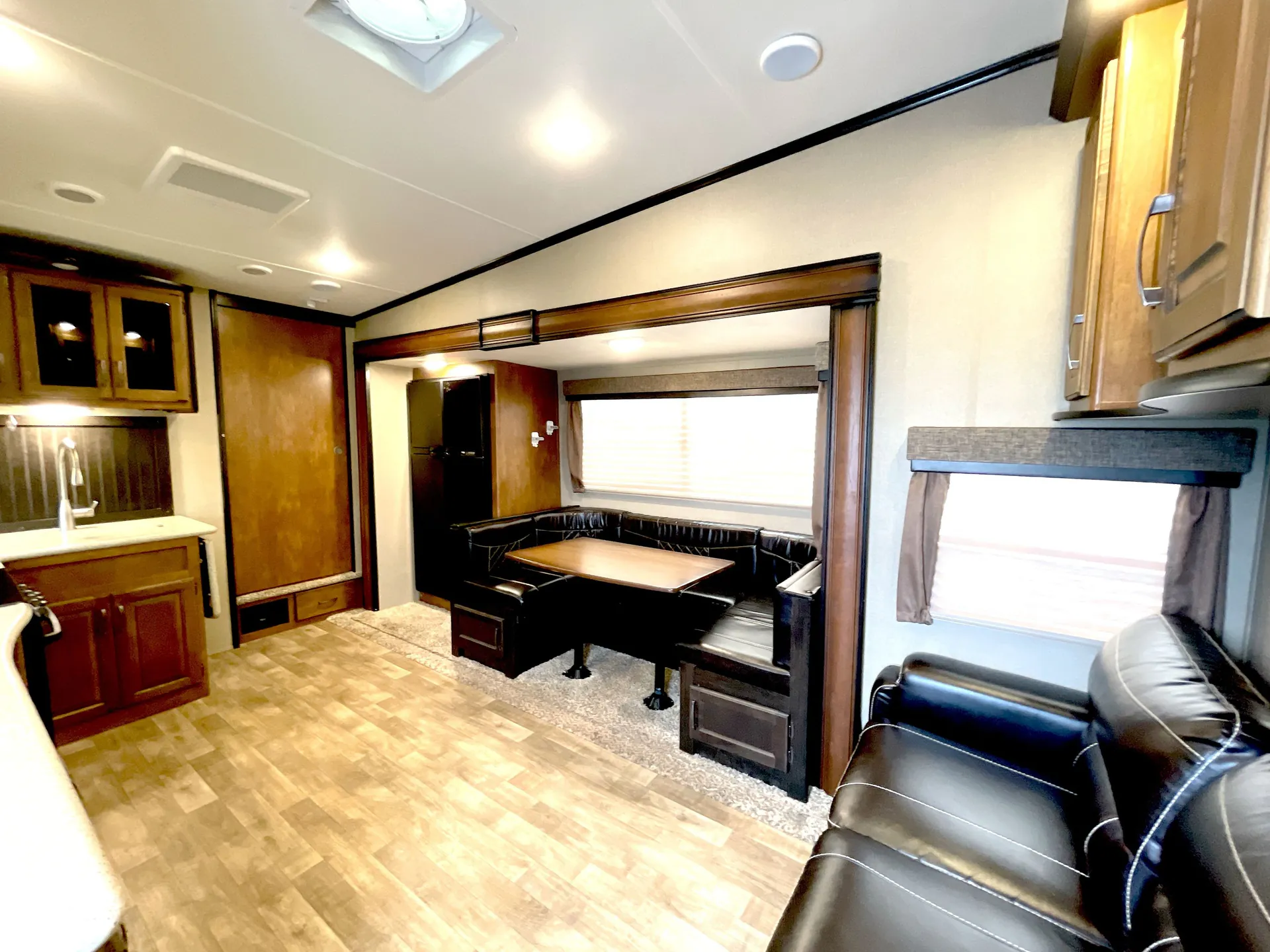 2017 Grand Design Reflection 28BH — living area main