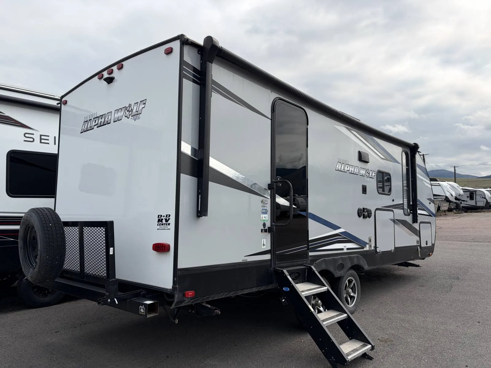 2021 Forest River Cherokee Alpha Wolf 22SW-L — Photo 6