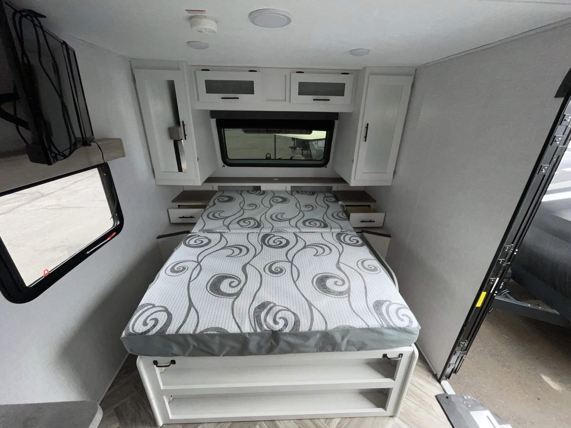 2023 Dutchmen Coleman Rubicon 1748RB — living area main