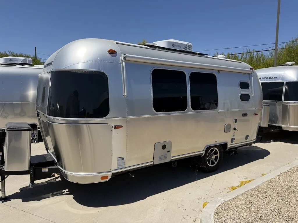 2025 Airstream Caravel® Caravel - Photo 3