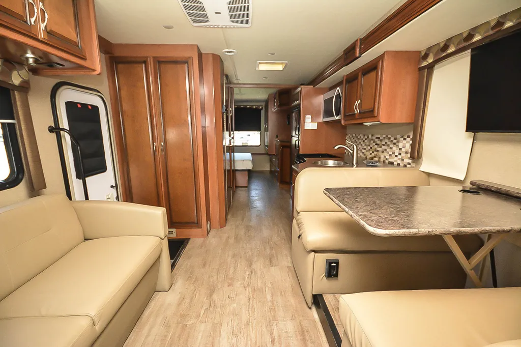2017 Fleetwood Flair 30P, Photos photo 5