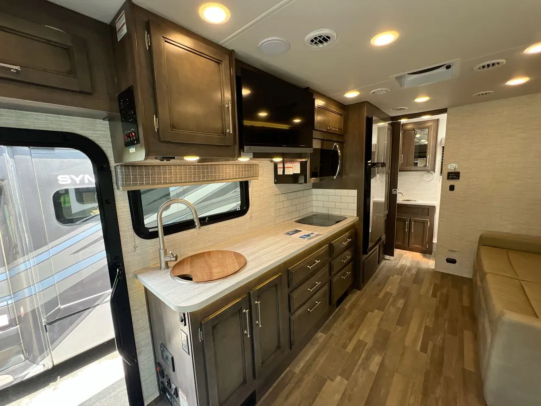 2024 Entegra Coach Qwest SE 24R - Photo 3
