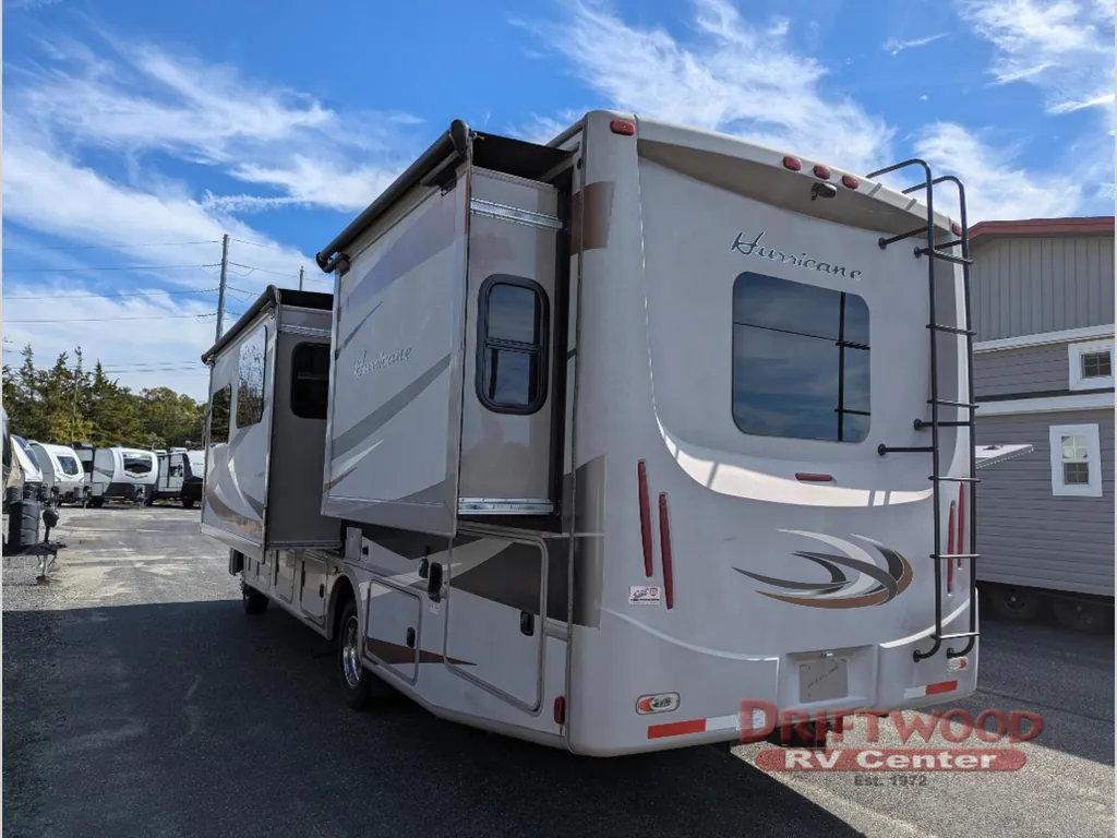 2016 Thor Motor Coach Hurricane 31S, Photos photo 8