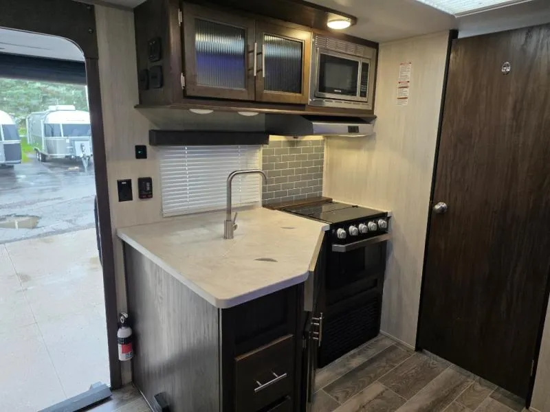 2019 Forest River RV Cherokee 214JT - Photo 4