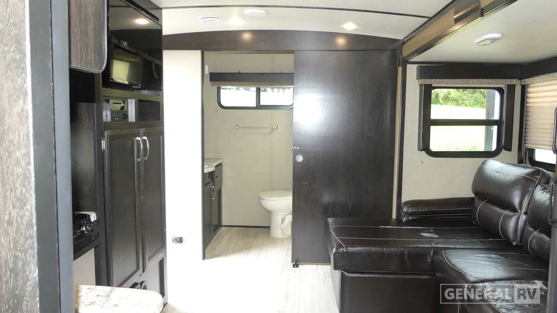 2018 Grand Design Imagine 2150RB - Photo 3