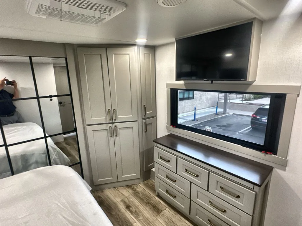 2026 Brinkley Model G 4100, Photos photo 20