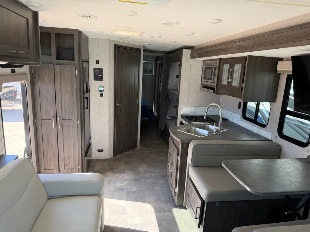 2023 Coachmen Pursuit 31BH, Photos photo 6