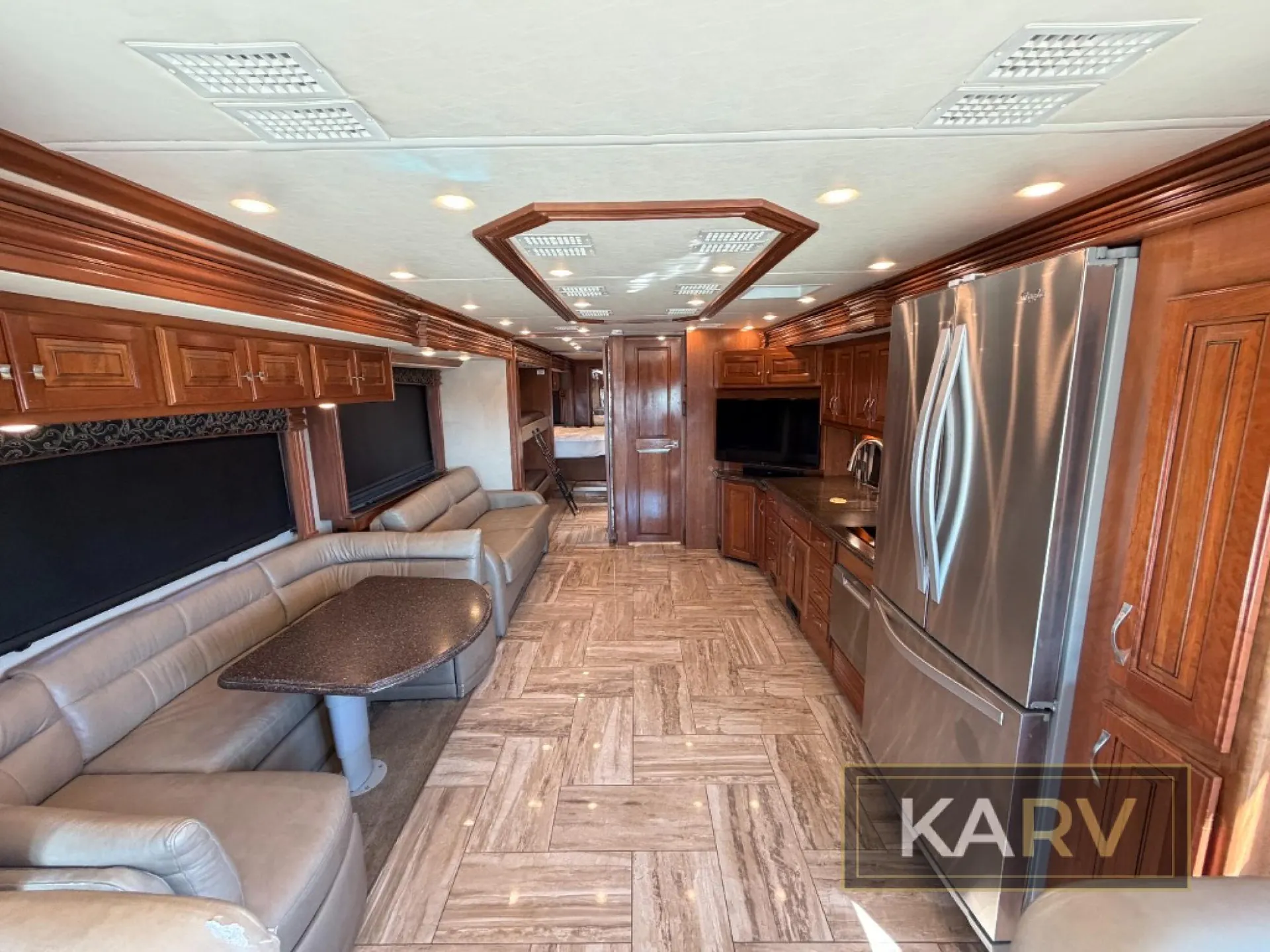 2017 Fleetwood Discovery LXE 40G - Photo 3