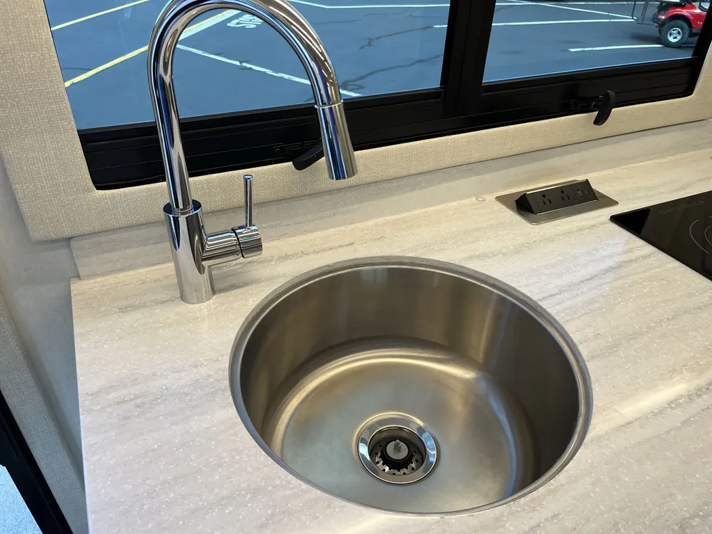 2027 Tiffin Wayfarer 25 PW, Photos photo 11